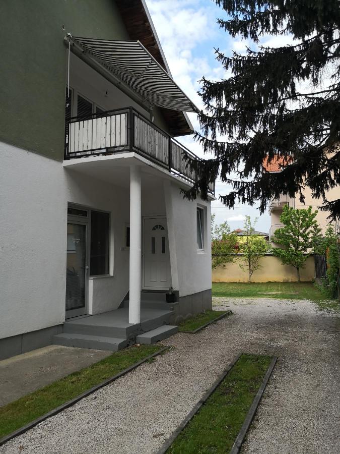 Ferienwohnung Apartman Sana Lux Sanski Most Exterior foto