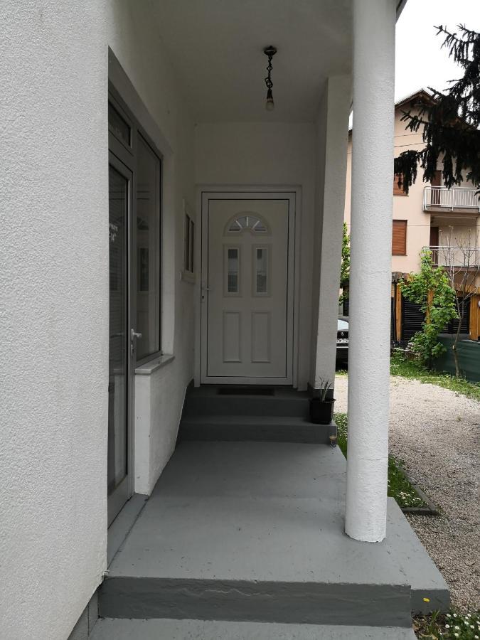 Ferienwohnung Apartman Sana Lux Sanski Most Exterior foto